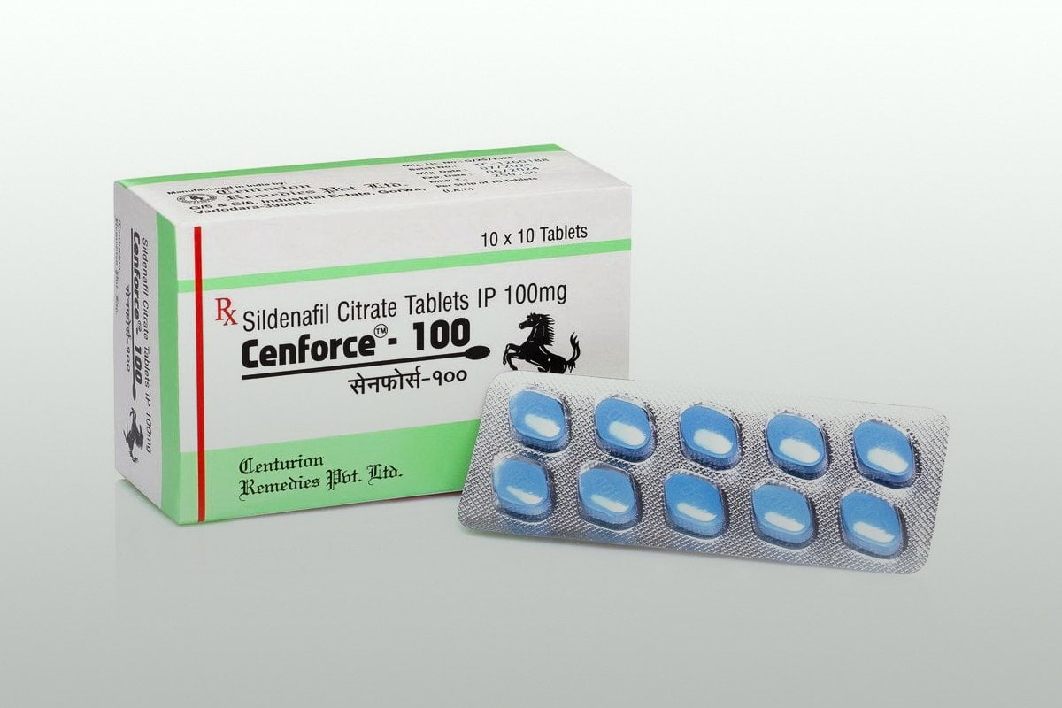 Una confezione e un blister di pillole Cenforce blu contenenti 100 mg di sildenafil